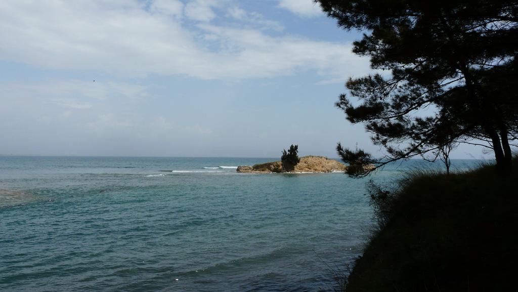 סיווירי Dryades Hotel מראה חיצוני תמונה
